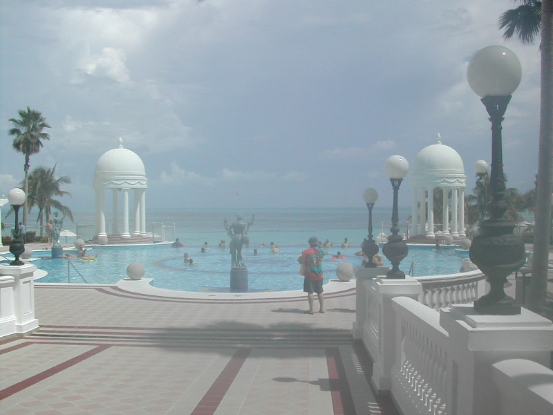 Riu_Palace_Pool